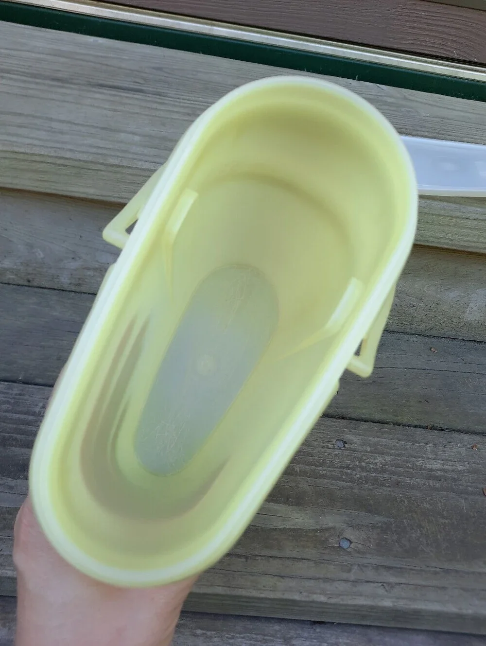 Vintage 1980s Tupperware Beverage Buddy Pitcher 2 Quart Yellow Plastic 587-10